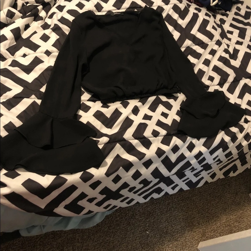 Ruffled sleeve crop top